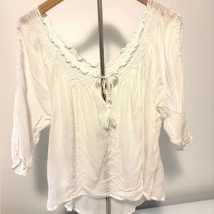 Abercrombie & Fitch Women’s Size Small White Bohemian Embroidered Peasant Top